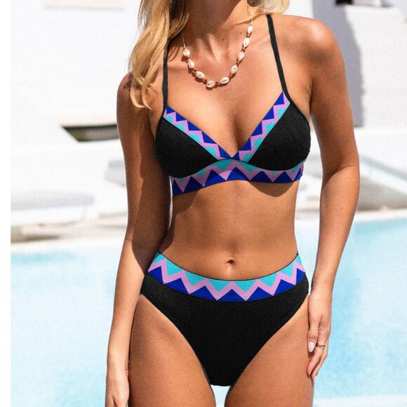 NWT Cupshe Black Geo Print V-Neck Bikini w/ Mid-Rise Bottoms Size Small - Picture 1 of 4